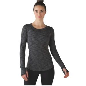 Lululemon long sleeves tees size 4, but missing the tag